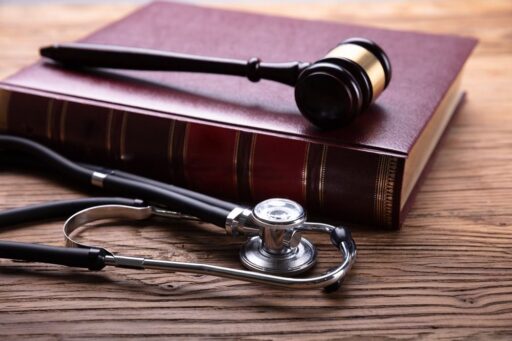 Niepoczytalność a odpowiedzialność karna – co warto wiedzieć?
